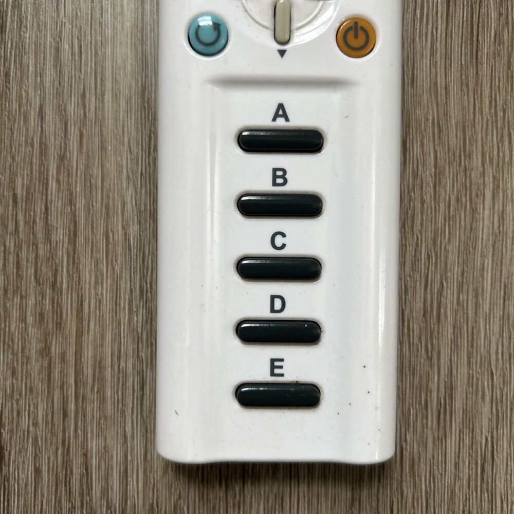 iClicker 2 Student Response Remote Control Classroom Tested Working w/ Batteries - Picture 3 of 5